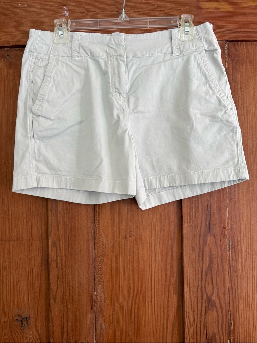 Vineyard Vines Women’s Light Khaki Chino Shorts 6